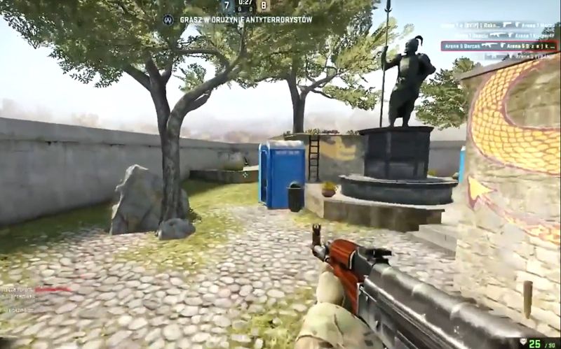 Doinb ：教练不要晚上天天打那个B排位啊 去看看别的队伍的训练赛