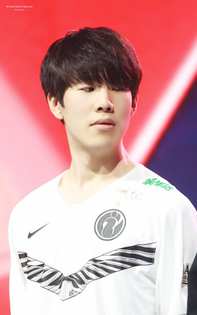 从 faker 的赛后采访中借鉴：把这个冠军给粉丝